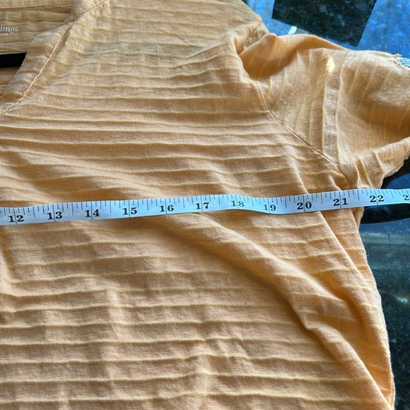 Soft Surroundings floral embroidered v neck 3 button top. XL. 100% cotton - Picture 9 of 12